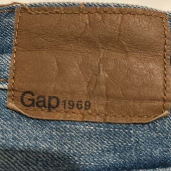 Gap 1969 40x32 lines on front lighter front of legs real nice style on these jea - Picture 7 of 7